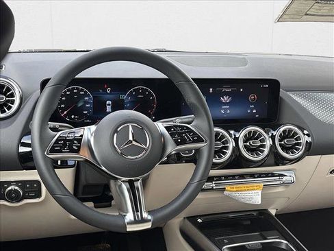 New 2025 Mercedes-Benz GLA 250 image 14