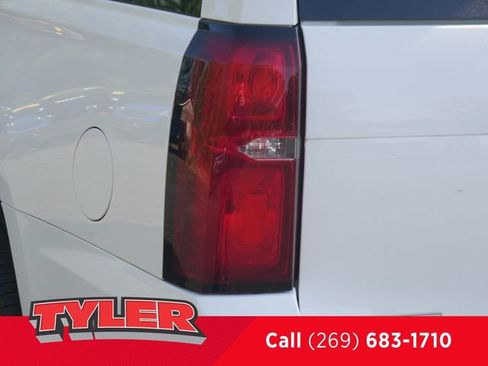 Used 2019 Chevrolet Suburban LT w/ LT Signature Package AWD/4WD image 12