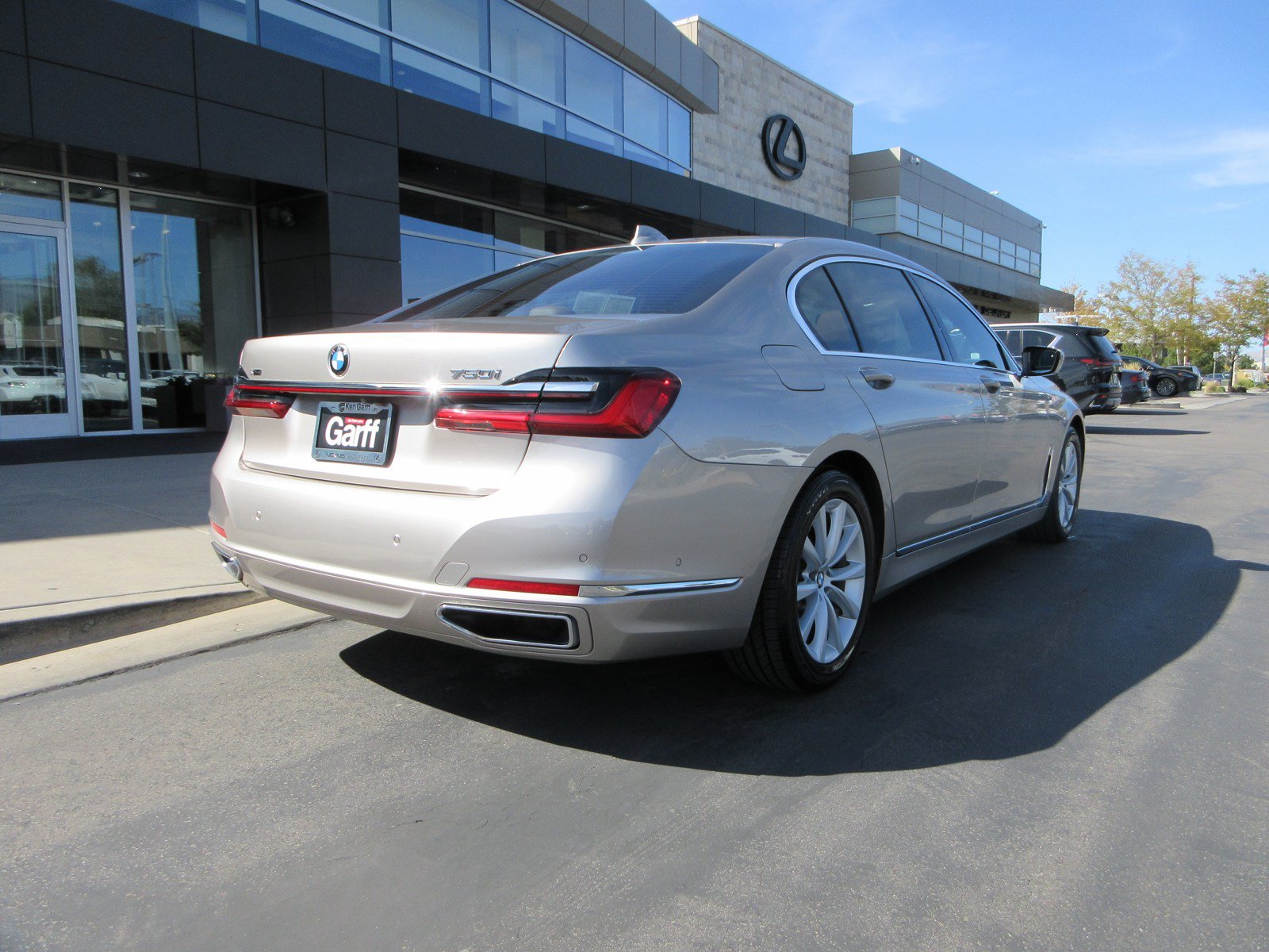 Used 2020 BMW 750i xDrive w/ Interior Design Package AWD/4WD image 10