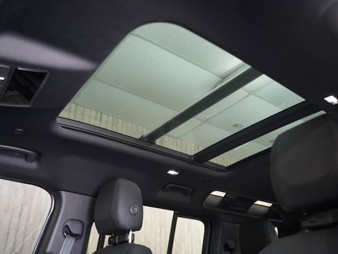 Used 2024 Land Rover Defender 110 S image 22