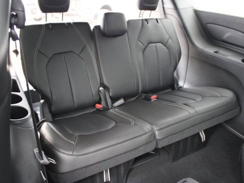 New 2026 Chrysler Pacifica Select image 31