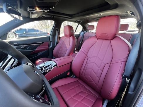 Used 2025 BMW 530i image 11