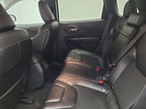 Used 2019 Jeep Cherokee Trailhawk w/ Cold Weather Group image 18