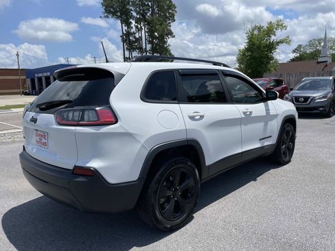 Used 2019 Jeep Cherokee Latitude Plus AWD/4WD image 4