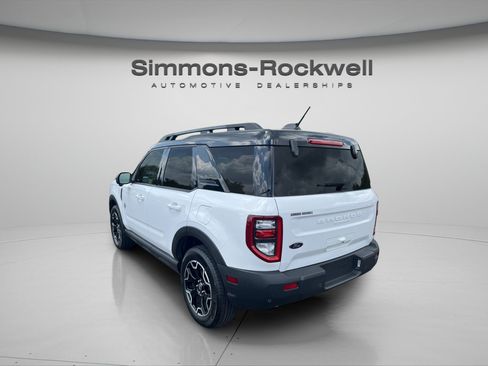 Used 2025 Ford Bronco Sport Outer Banks w/ Outer Banks Tech Package+ AWD/4WD image 3