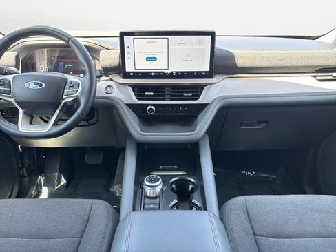 Used 2025 Ford Explorer Active RWD image 10
