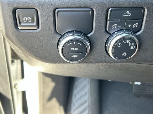 Used 2023 GMC Sierra 1500 SLE RWD image 18