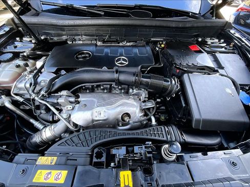 Used 2023 Mercedes-Benz GLB 250 image 31