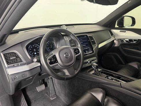 Used 2018 Volvo XC90 T6 Momentum w/ Convenience Package image 4