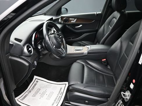 Used 2020 Mercedes-Benz GLC 300 4MATIC w/ Premium Package image 11
