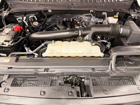 Used 2024 Ford Expedition Max XLT image 6