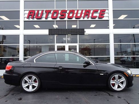 Used 2010 BMW 335i Convertible image 10