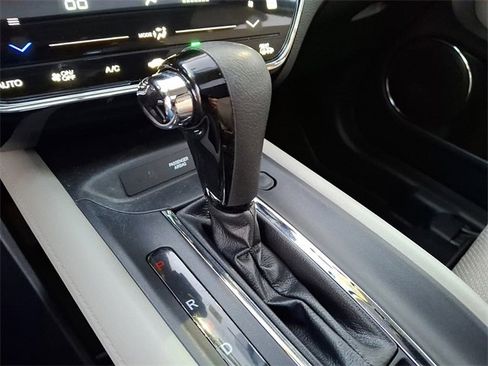Used 2017 Honda HR-V EX image 22