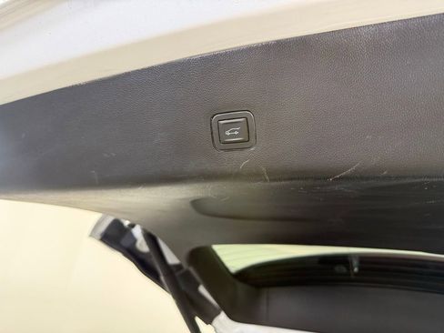 Used 2021 Chevrolet Traverse Premier w/ LPO, Floor Liner Package AWD/4WD image 12
