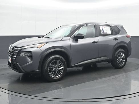Used 2024 Nissan Rogue S AWD/4WD image 2