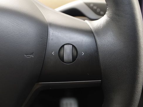 Used 2022 Tesla Model Y Performance image 38