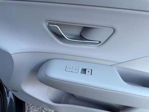 Used 2025 Hyundai Kona Limited image 22