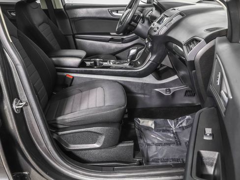 Used 2018 Ford Edge SE image 42