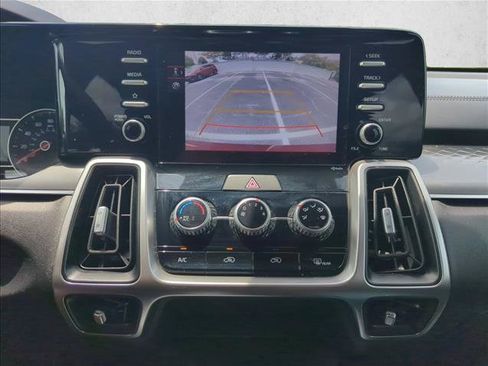 Used 2022 Kia Sorento LX FWD image 15