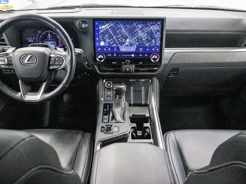 Used 2024 Lexus GX 550 w/ Cold Area Package AWD/4WD image 13