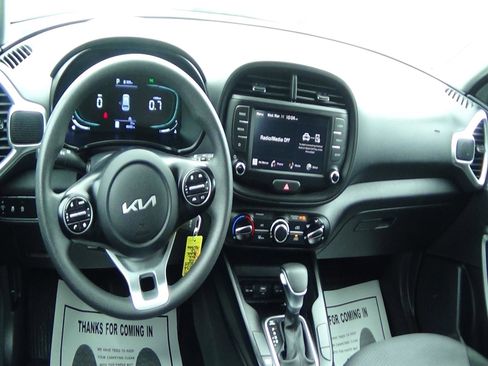Used 2025 Kia Soul LX w/ LX Technology Package image 11