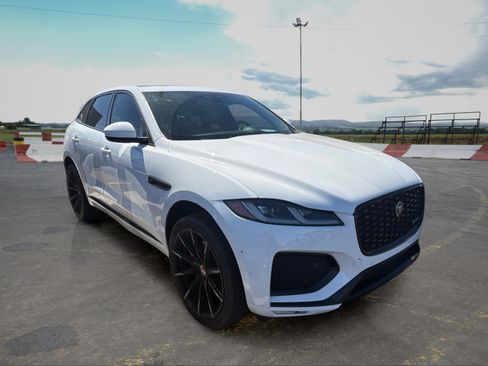 Used 2022 Jaguar F-PACE R-Dynamic S AWD/4WD image 2