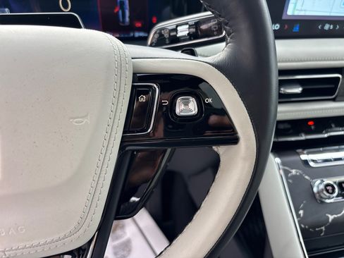 Certified 2025 Lincoln Aviator Black Label AWD/4WD image 18