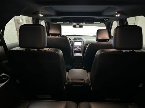 Used 2018 Ford Explorer Platinum image 10