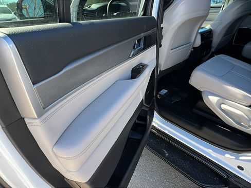 New 2026 Jeep Grand Wagoneer 2WD image 18