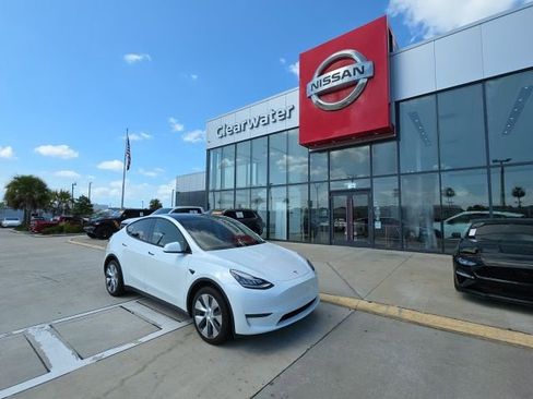 Used 2023 Tesla Model Y Long Range image 1