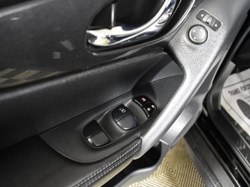 Used 2020 Nissan Rogue SV image 8