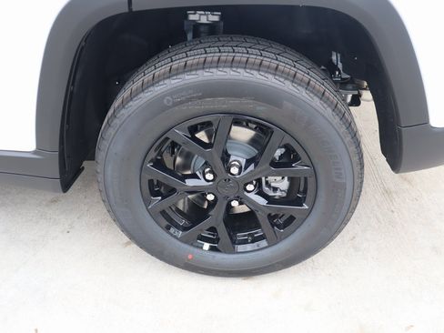 New 2025 Jeep Grand Cherokee Altitude image 20