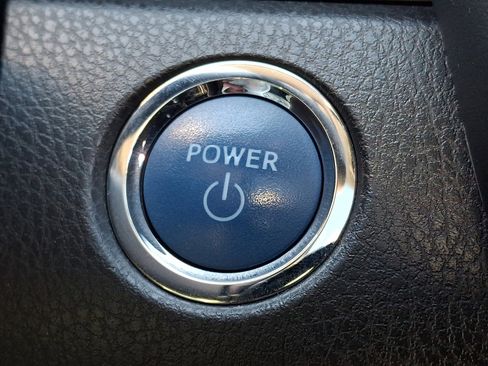 Used 2020 Toyota Camry XLE w/ Sunroof Package FWD image 24