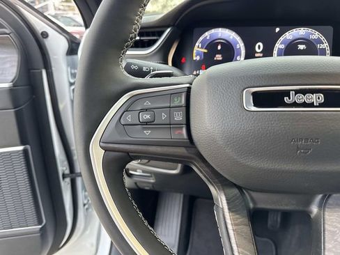 New 2025 Jeep Grand Cherokee L Limited w/ Luxury Tech Group II RWD image 16