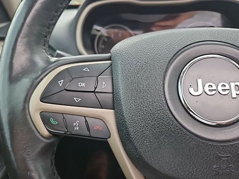 Used 2016 Jeep Cherokee High Altitude w/ Luxury Group image 18