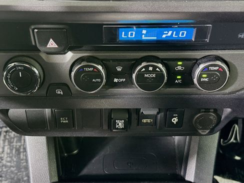 Used 2022 Toyota Tacoma TRD Off-Road AWD/4WD image 23