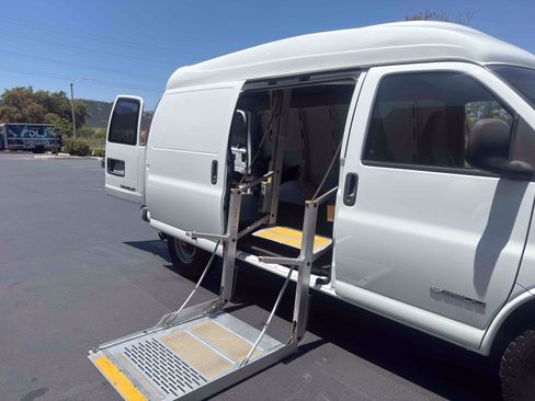 Used 2001 Chevrolet Express 3500 w/ Convenience Pkg 1 RWD image 54