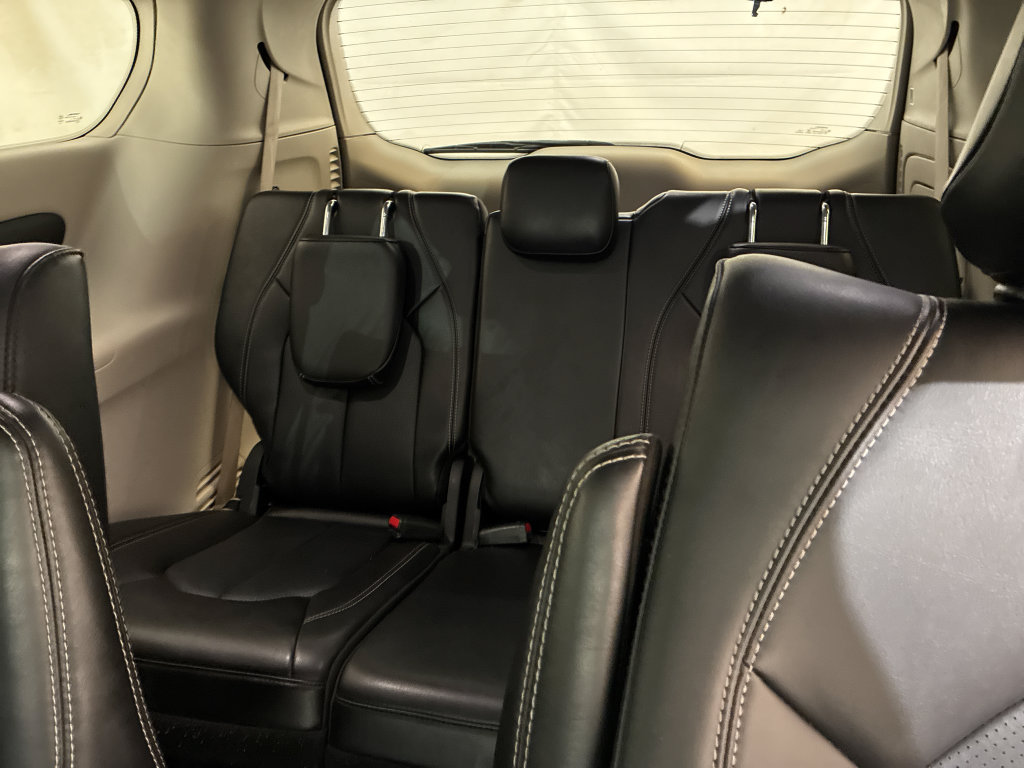Used 2024 Chrysler Pacifica Limited FWD image 13
