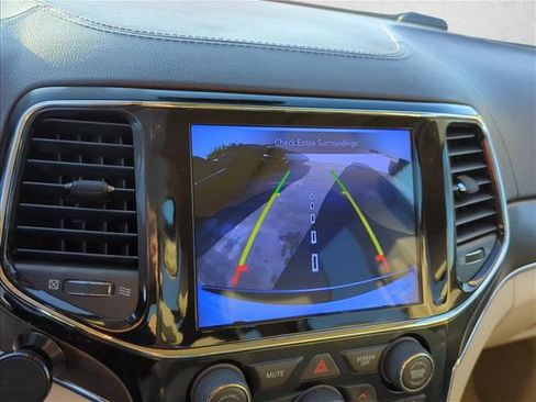 Used 2020 Jeep Grand Cherokee Overland AWD/4WD image 18