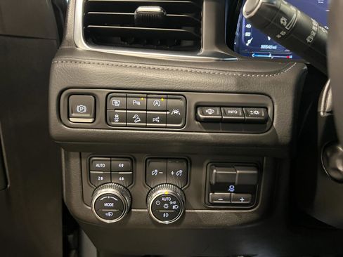 Used 2023 GMC Yukon Denali w/ Denali Reserve Package image 15