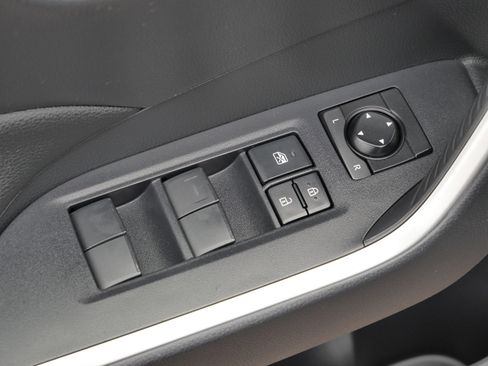 Used 2023 Toyota RAV4 LE image 19