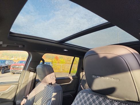 New 2025 GMC Acadia Denali w/ LPO, Floor Liner Package image 23