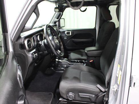 Used 2019 Jeep Wrangler Unlimited Sport S AWD/4WD image 3