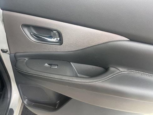 Used 2022 Nissan Murano SV FWD image 25