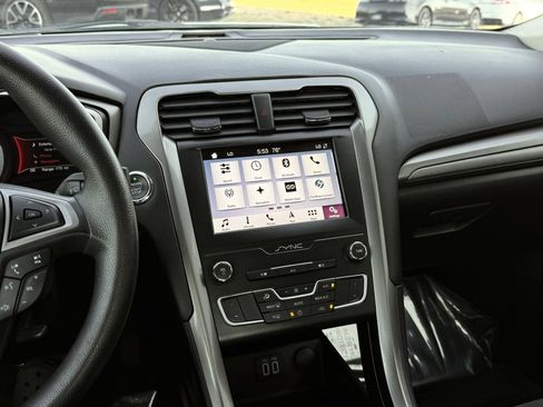Used 2019 Ford Fusion SE FWD image 32
