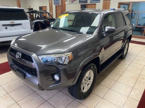 Used 2019 Toyota 4Runner SR5 AWD/4WD image 1
