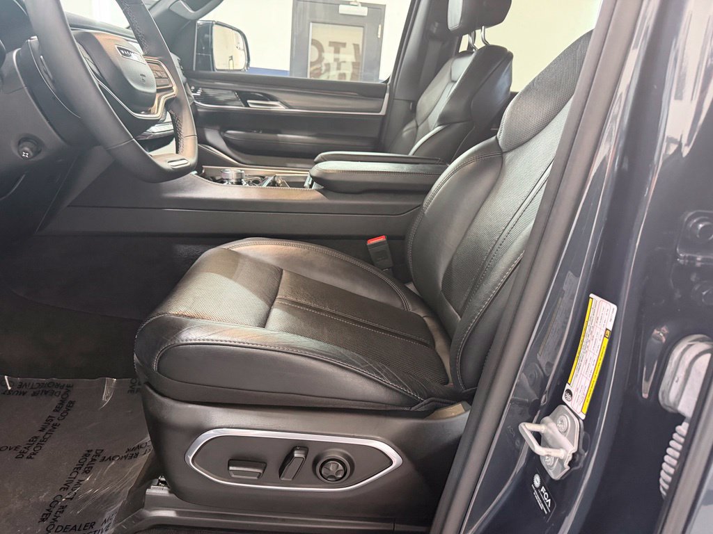Used 2024 Jeep Wagoneer Series II AWD/4WD image 28