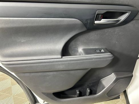 Used 2024 Toyota Highlander XLE image 14