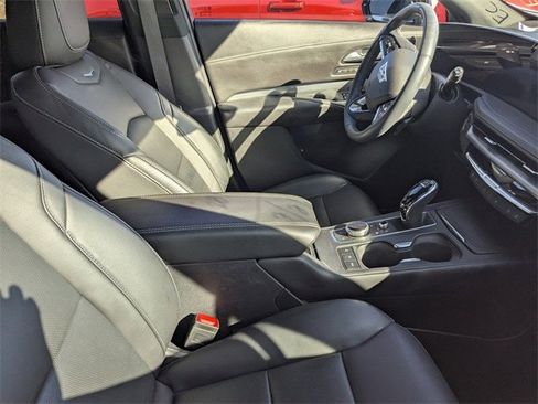 Used 2024 Cadillac XT4 Premium Luxury image 4