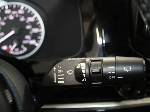 Used 2025 Nissan Pathfinder SL FWD image 26